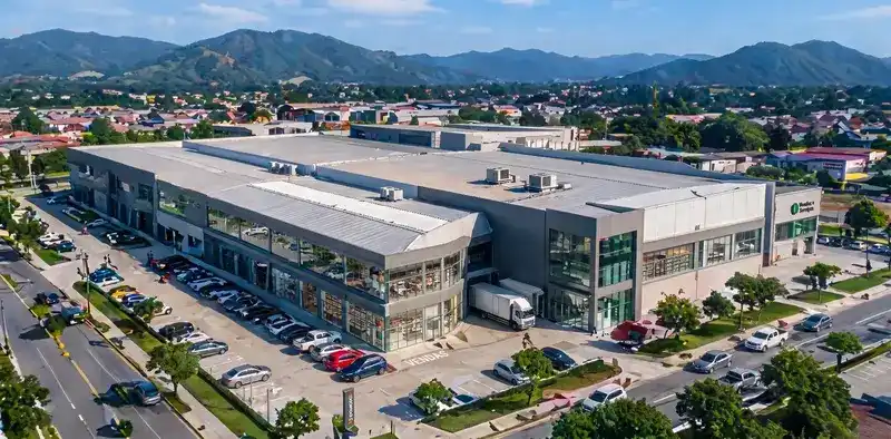 Centro comercial e galpão de vendas